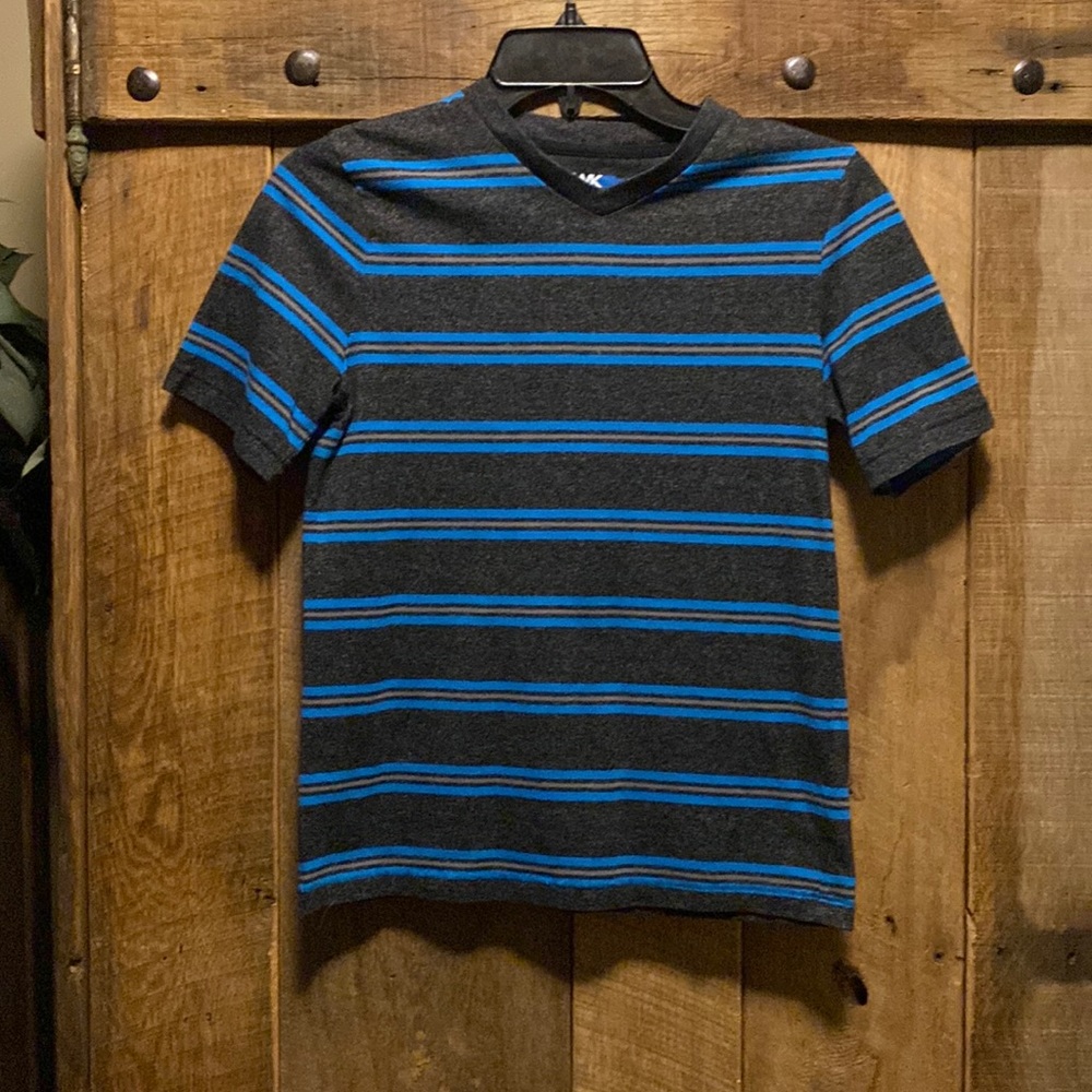 Like new! Youth v neck Tshirt